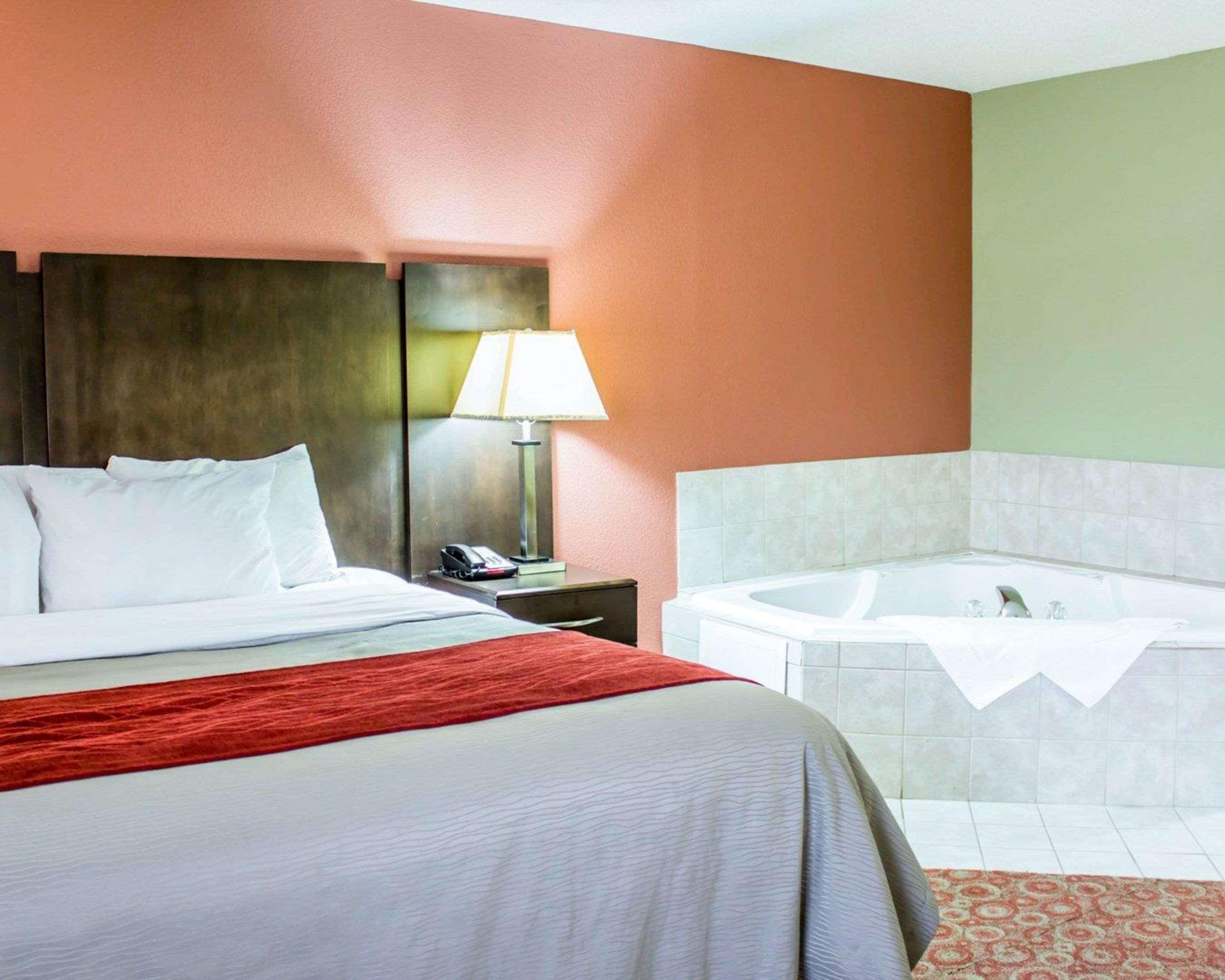 Quality Inn Raleigh Downtown Экстерьер фото