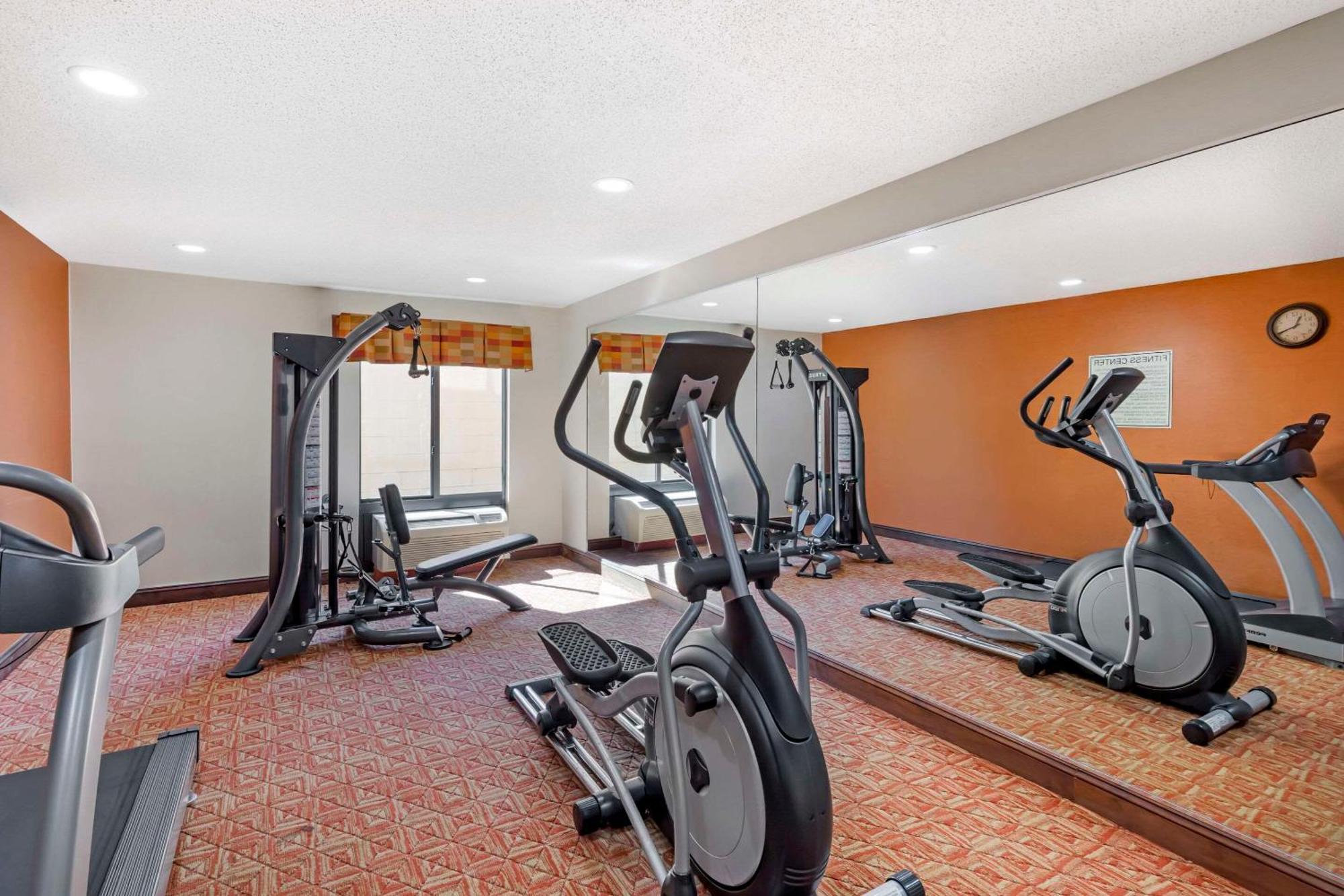 Quality Inn Raleigh Downtown Экстерьер фото