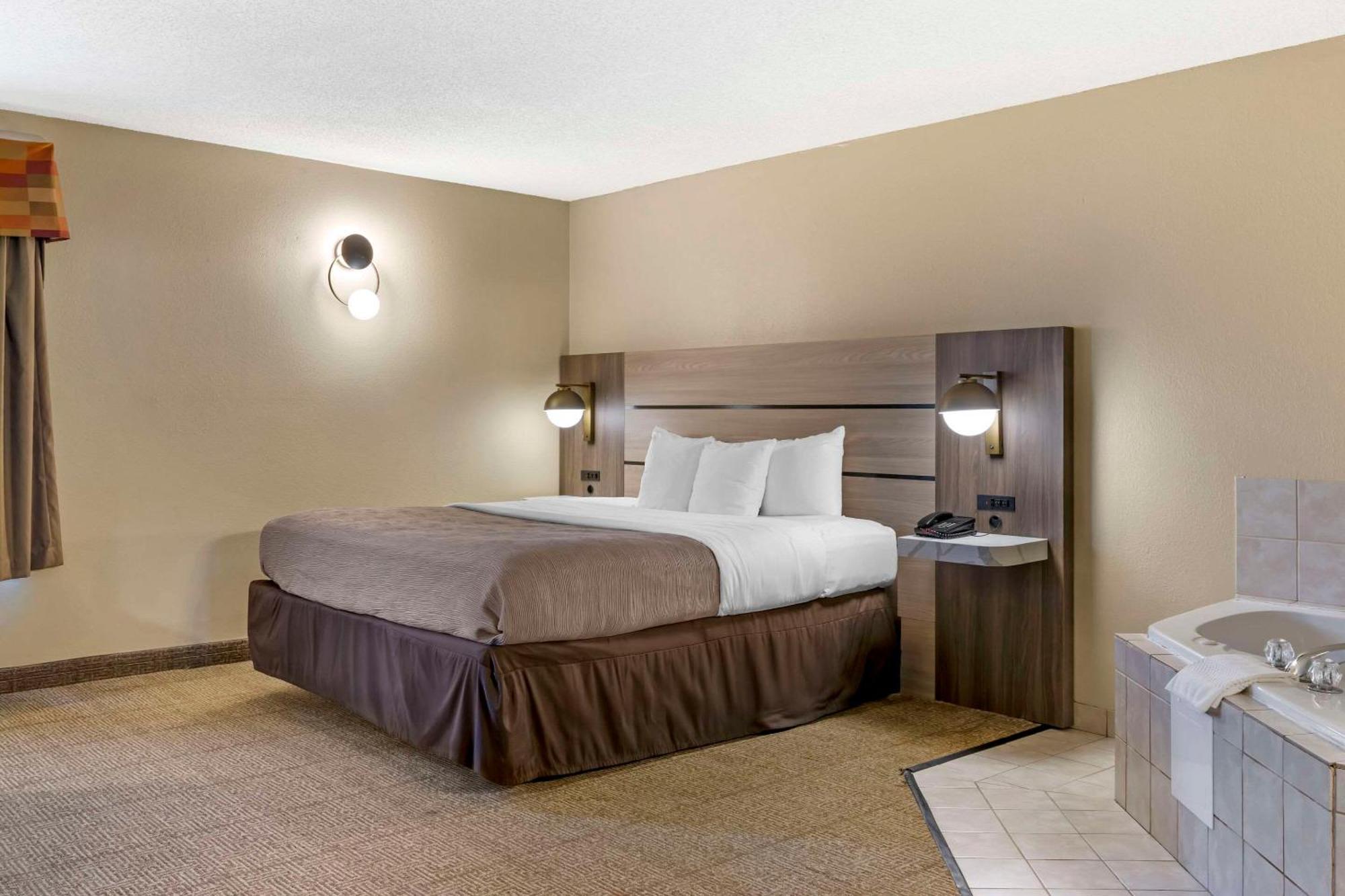 Quality Inn Raleigh Downtown Экстерьер фото