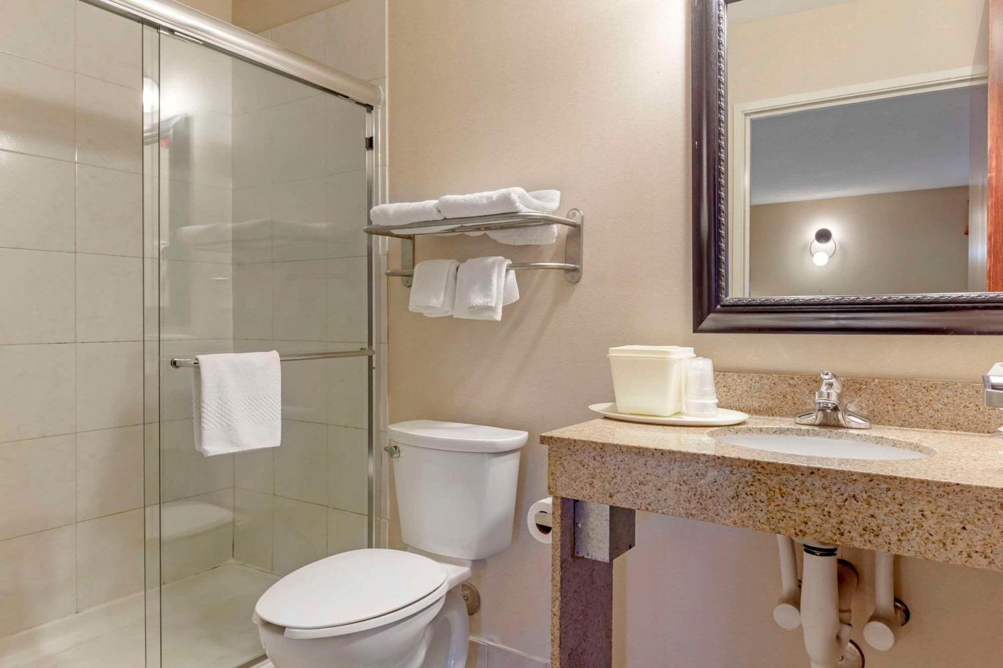 Quality Inn Raleigh Downtown Экстерьер фото