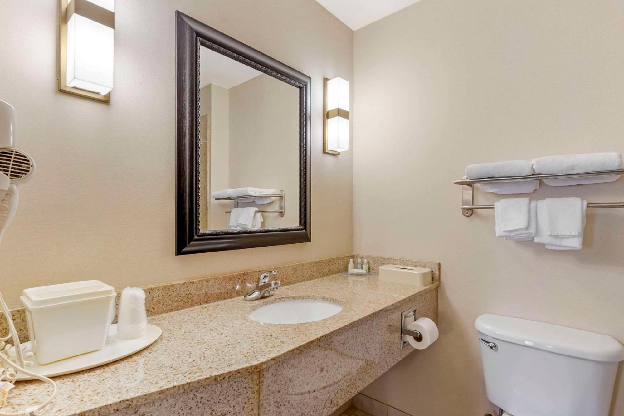 Quality Inn Raleigh Downtown Экстерьер фото